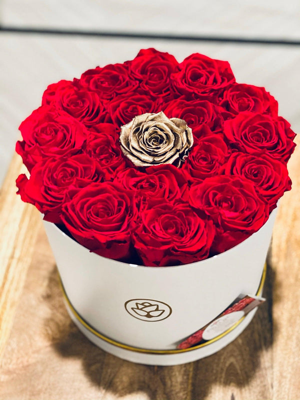 Medium White Round Box - Preserved Roses - Flor De Lux